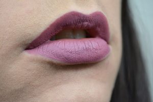 muse liquid matte huda beauty swatch